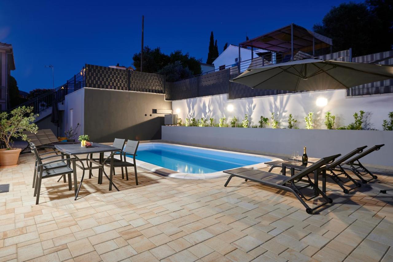 Nela & Sara - 2 Apartments With Heated Swimming Pool Seget Vranjica Buitenkant foto