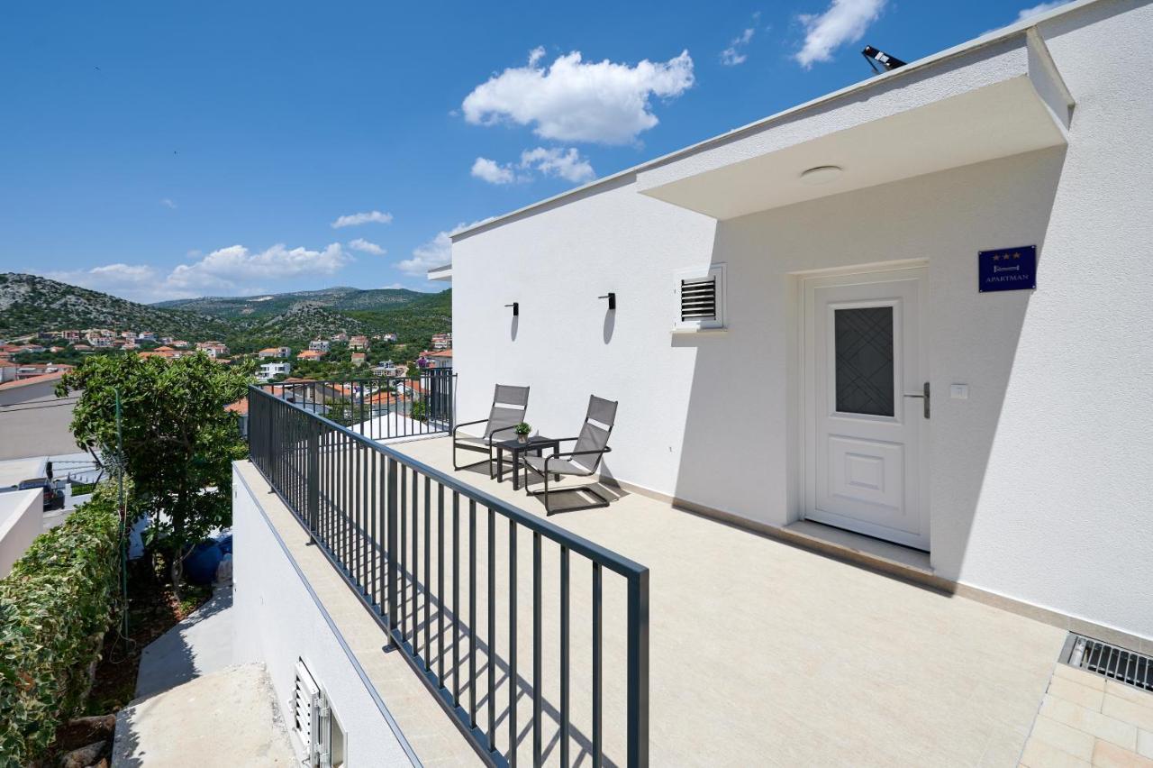 Nela & Sara - 2 Apartments With Heated Swimming Pool Seget Vranjica Buitenkant foto