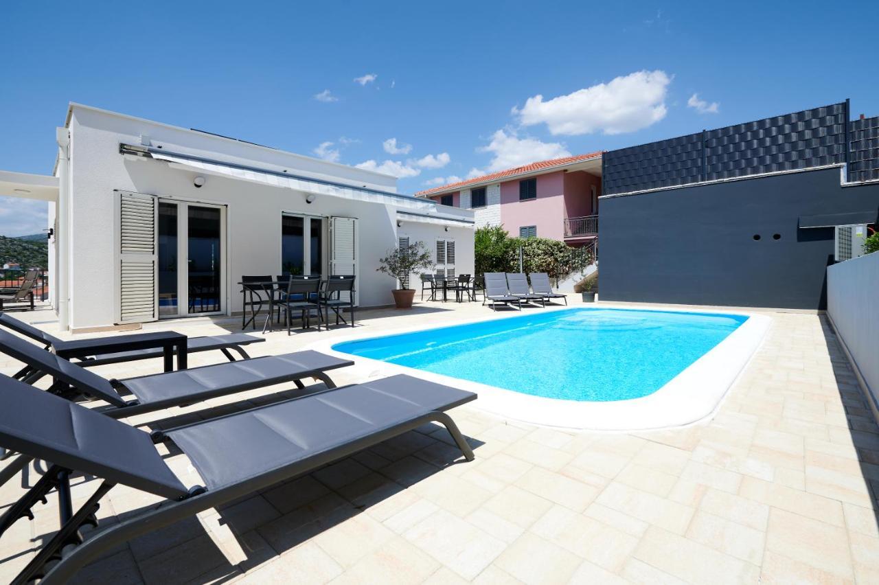 Nela & Sara - 2 Apartments With Heated Swimming Pool Seget Vranjica Buitenkant foto