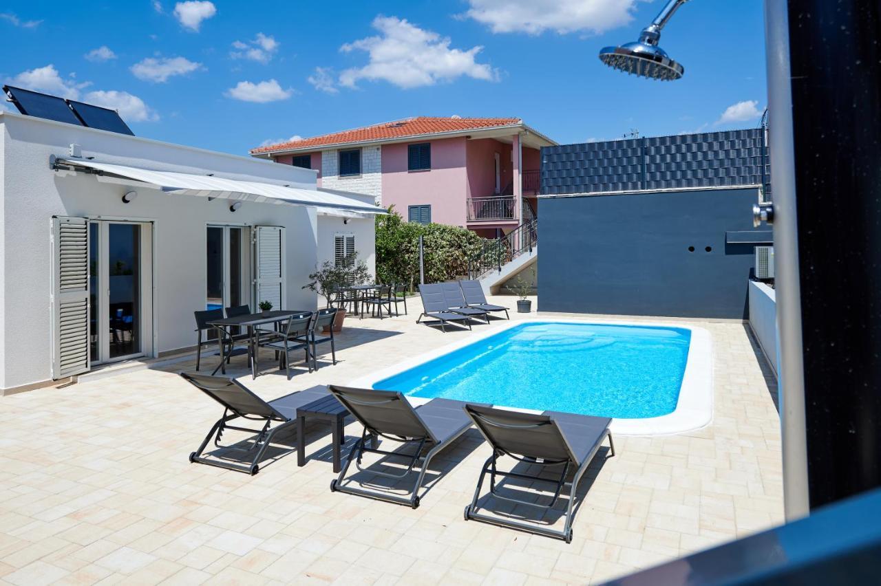 Nela & Sara - 2 Apartments With Heated Swimming Pool Seget Vranjica Buitenkant foto