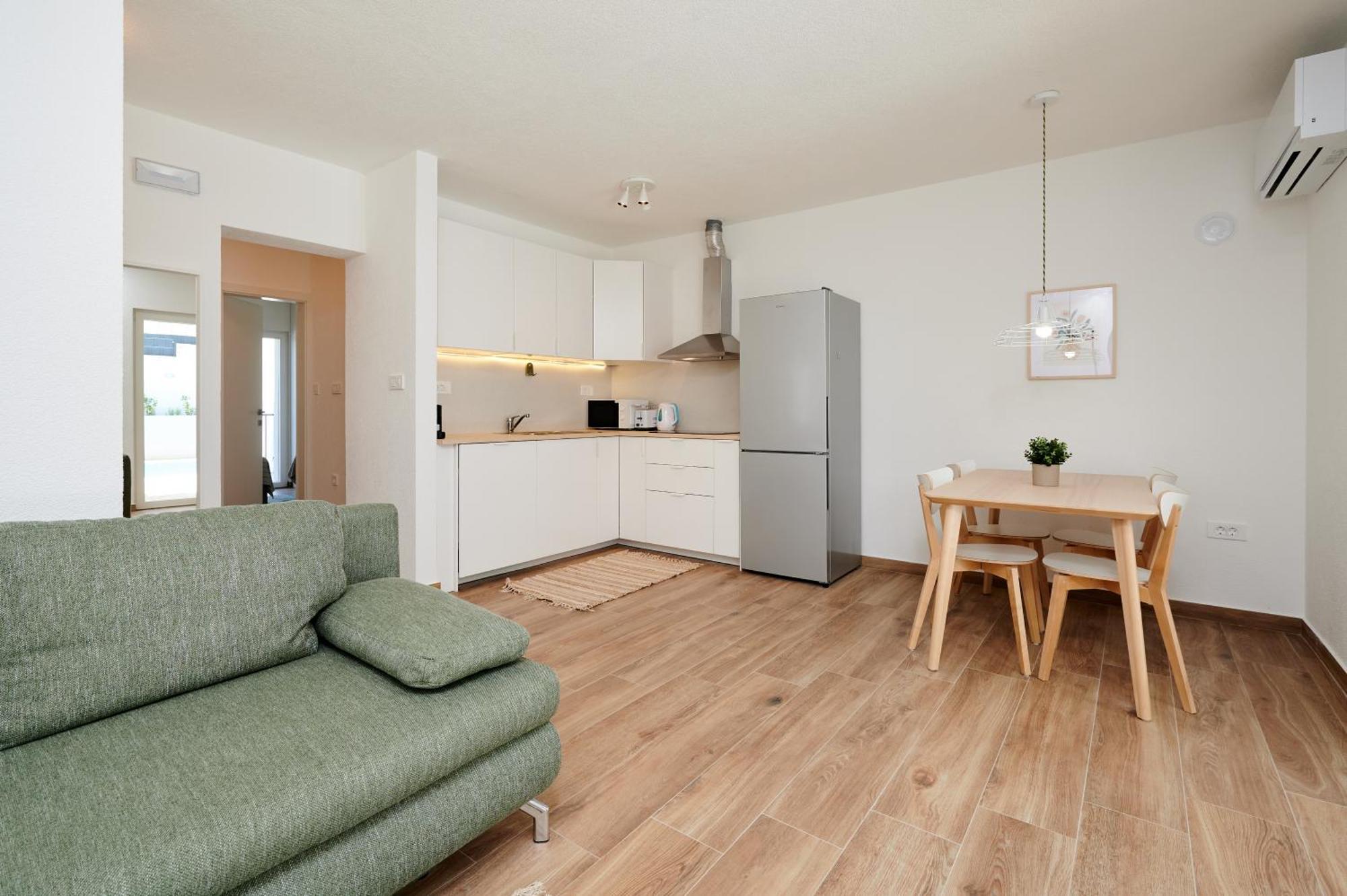 Nela & Sara - 2 Apartments With Heated Swimming Pool Seget Vranjica Buitenkant foto