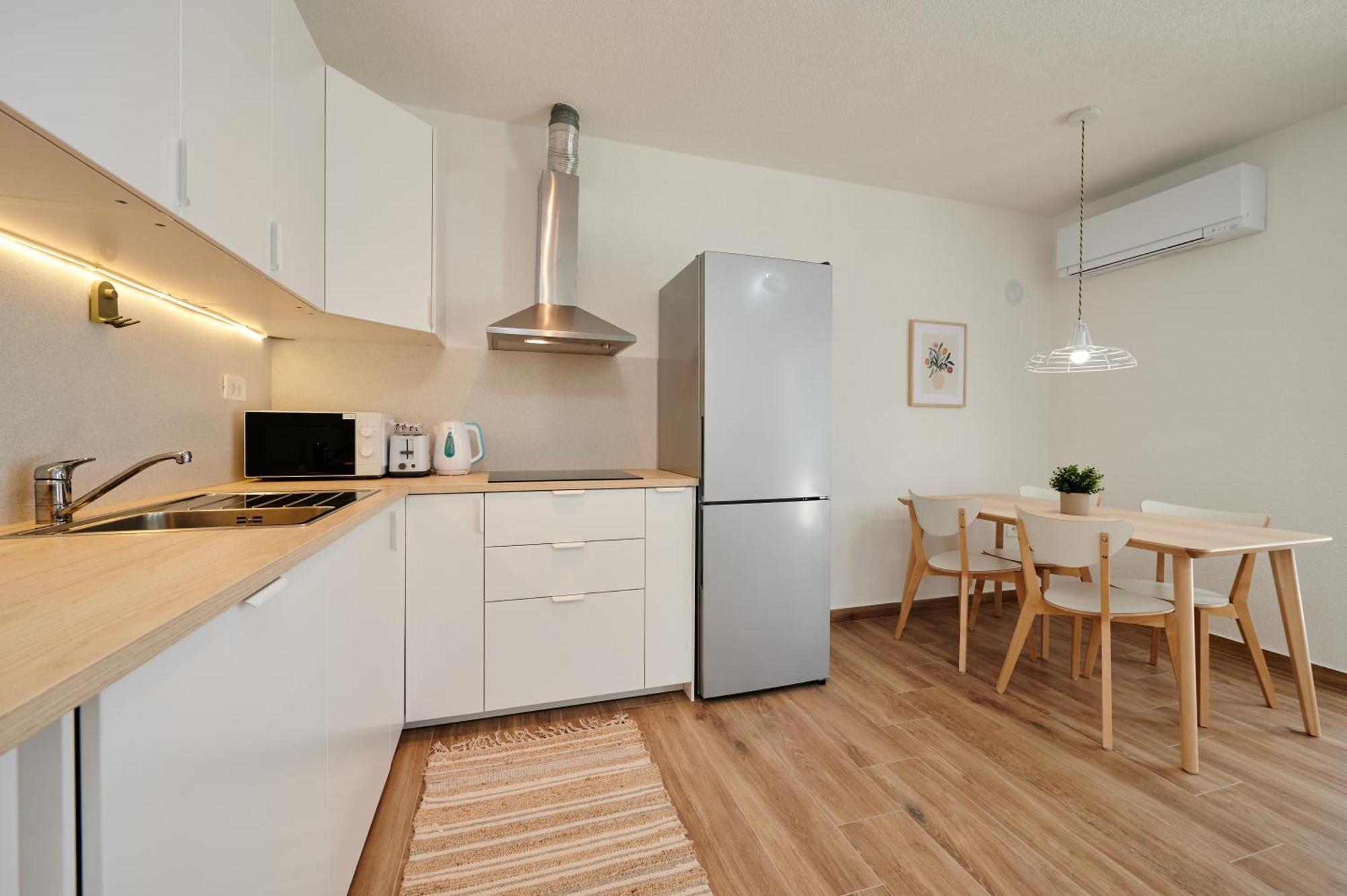 Nela & Sara - 2 Apartments With Heated Swimming Pool Seget Vranjica Buitenkant foto